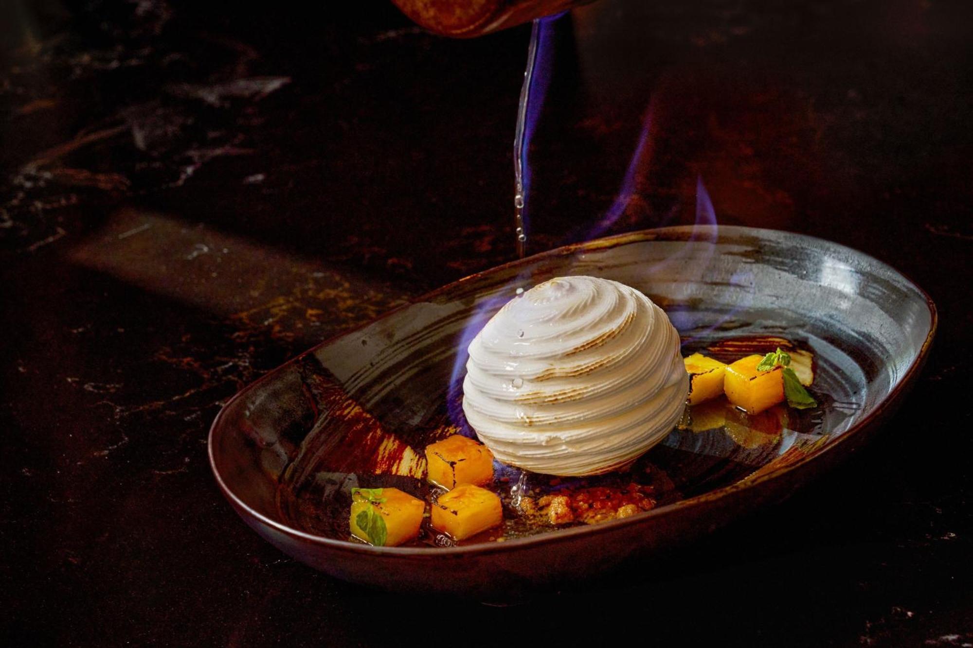 W Singapore - Sentosa Cove Екстериор снимка A dessert prepared with liquid nitrogen