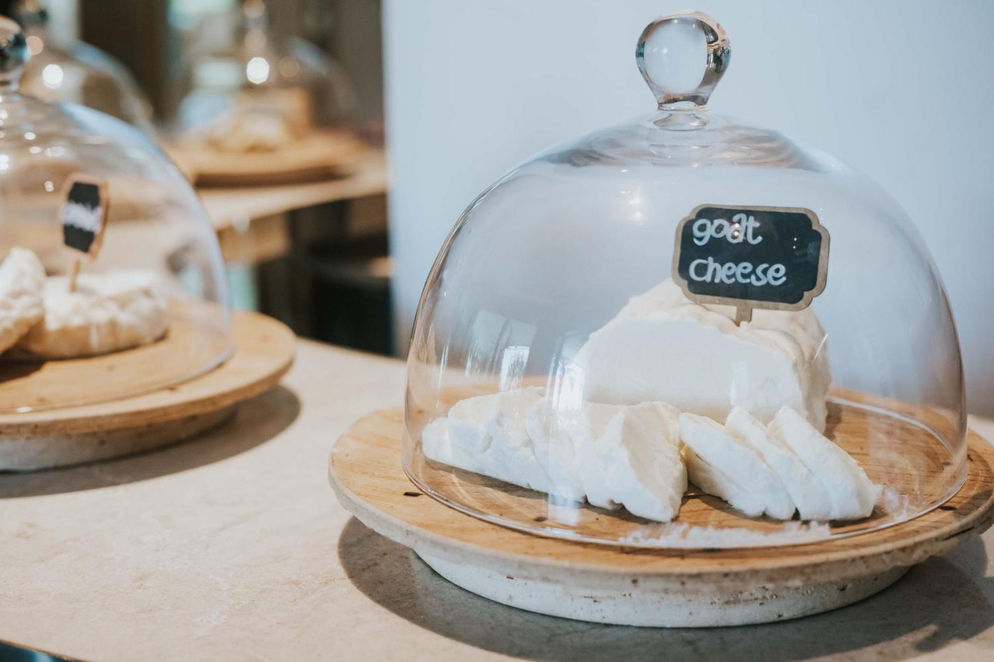 W Singapore - Sentosa Cove Екстериор снимка Goat cheese